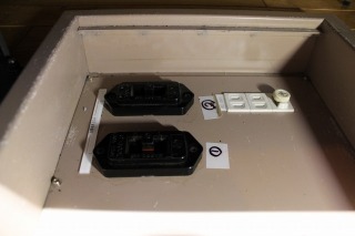 「な列」床電源